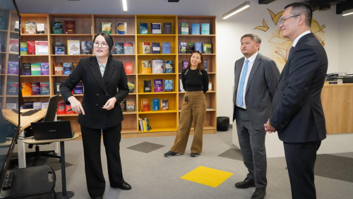 Saıasat Nurbek Coventry University Kazakhstan stýdentterimen kezdesti