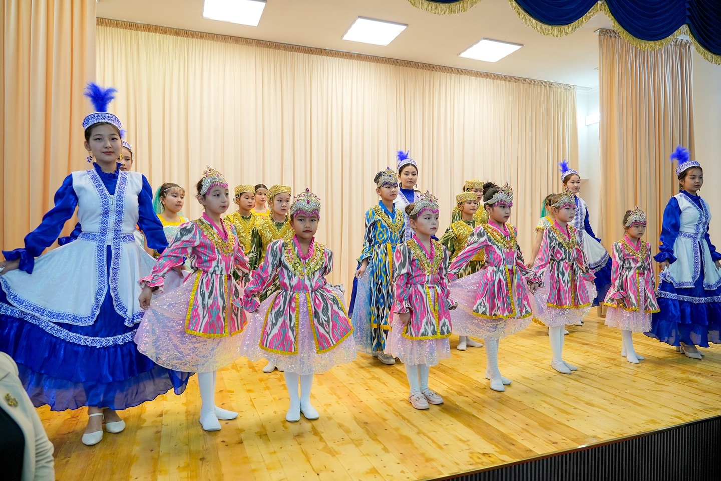 Mádenıet úıleri –  rýhanııat uıasy