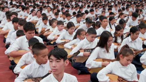 Astanada 3 myń dombyrashy kúı shertip, rekord ornatty