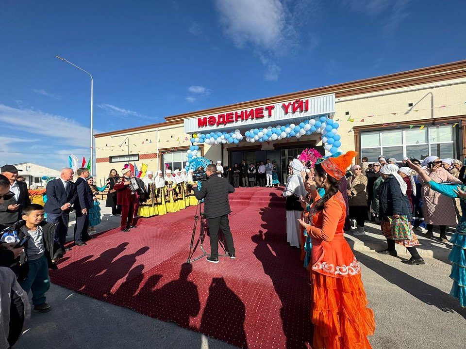 Saıótestegi jańa Mádenıet úıi