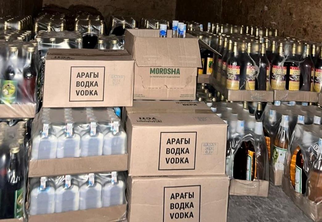 Alkogol ónimderiniń kóleńkeli aınalymyna qarsy kúres kúsheıtiledi