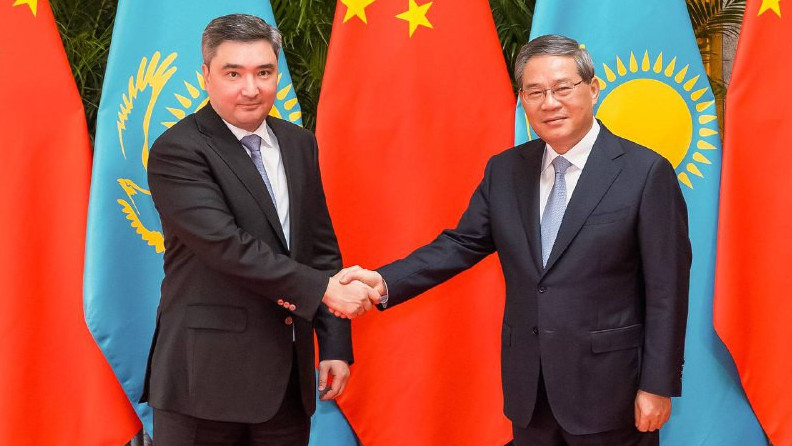 Oljas Bektenov Qytaı Premerimen kezdesti