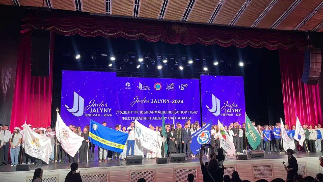 Elordada stýdenttik festıval ótip jatyr