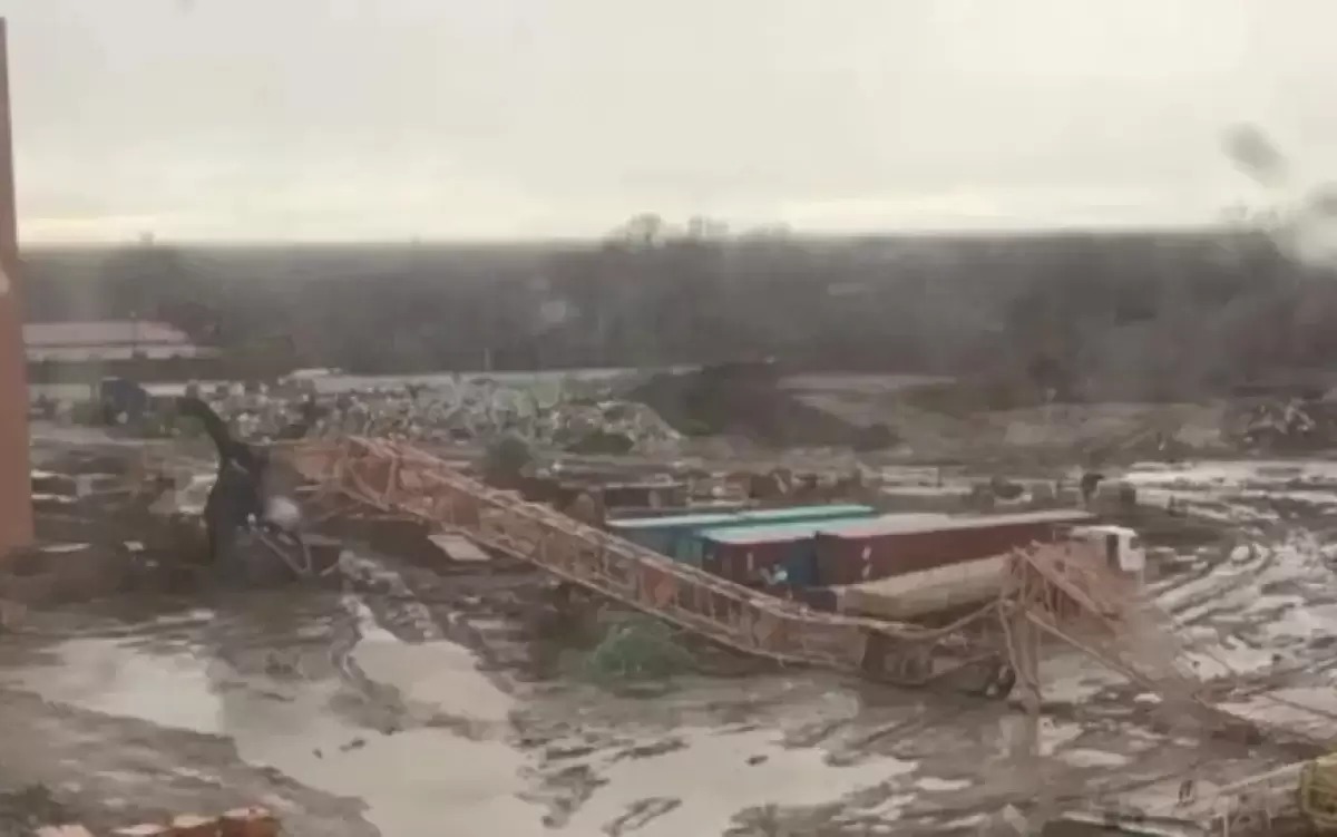 Astanada qatty jelden kran qulap ketti