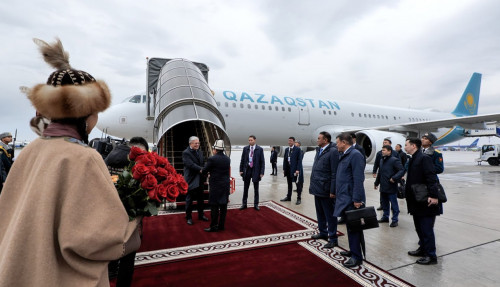 Qasym-Jomart Toqaev Bishkekke bardy