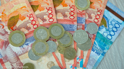 Jumys isteıtin zeınetkerlerge zeınetaqy tólene me