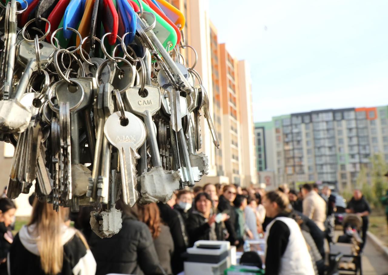 Jaldamaly baspana – qutty qonys: Almatyda taǵy 920 otbasy páter kiltin aldy