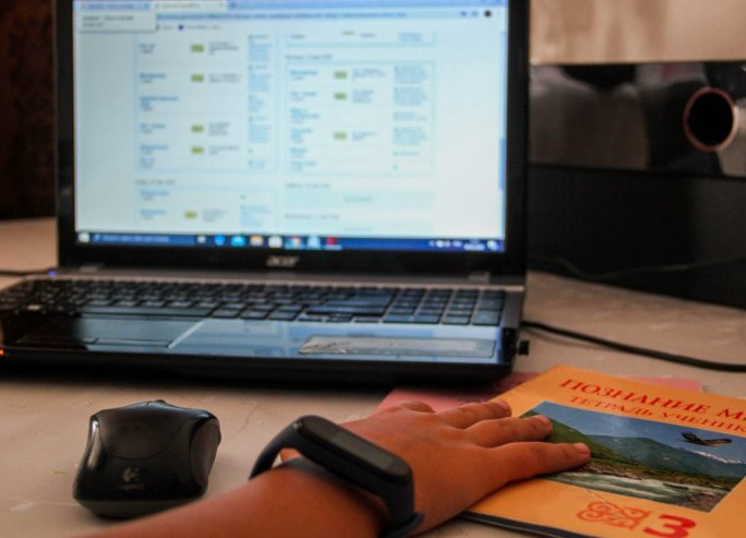 Pavlodarda oqý onlaınǵa aýystyryldy