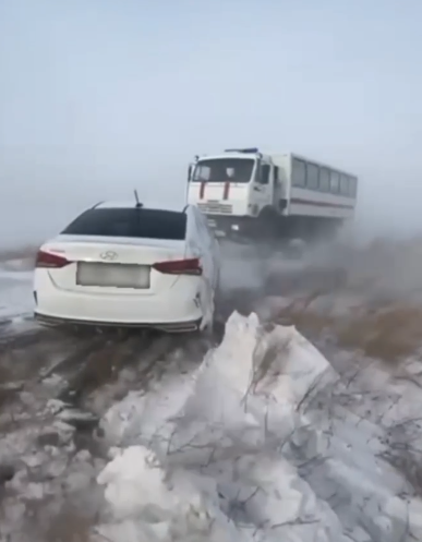 Qaraǵandy oblysynda qar qursaýynda qalǵan 5 bala qutqaryldy