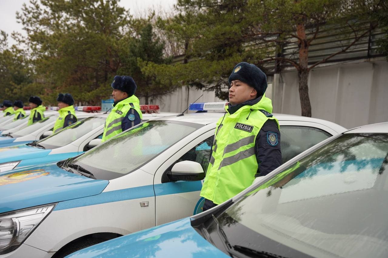 Polısııa qyzmetkerlerine qyzmettik kólik tabystaldy