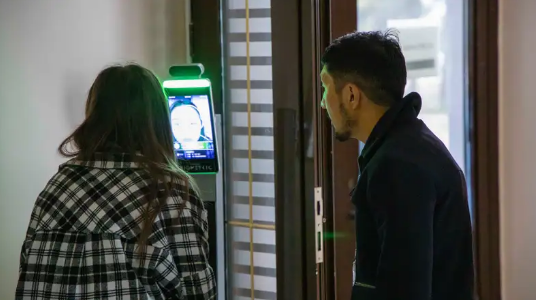 Endi vaksınasııa kezinde  Face ID qoldanylady