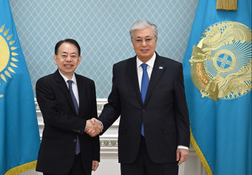 Memleket basshysy Azııa damý bankiniń prezıdentin qabyldady