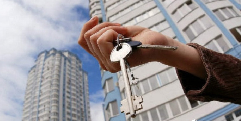 Múgedek áıeldiń páterin satyp jibergen alaıaq ustaldy