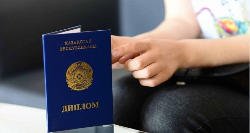 Atyraýda 30 jattyqtyrýshy jalǵan dıplommen jumys istegen