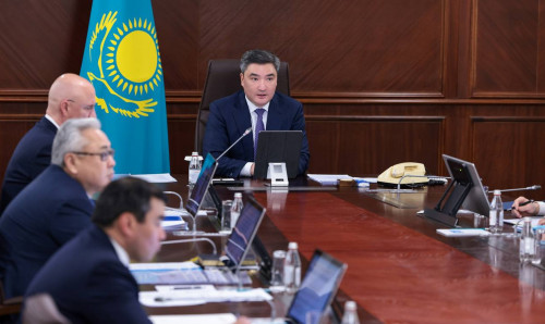 Bektenov halyqtyń áleýmettik osal toptarynyń úılerin esepke alýdy tapsyrdy