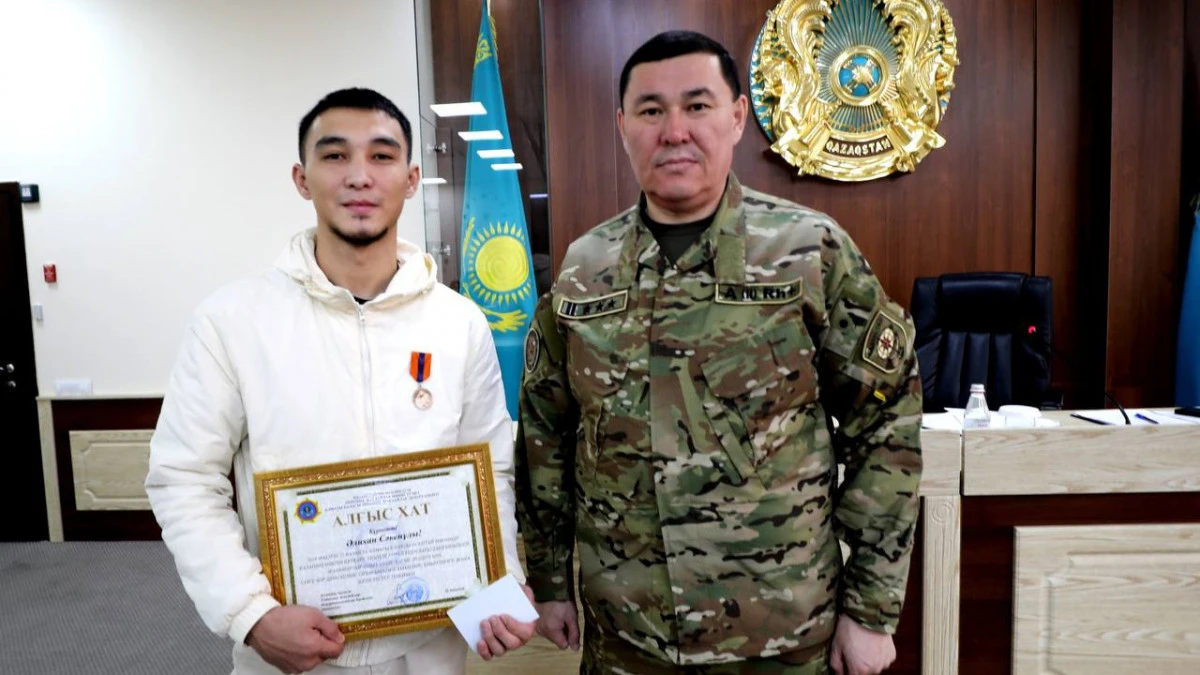 Almatyda balany ajaldan qutqarǵan azamat marapattaldy