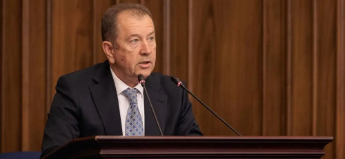 Mıhaıl Bortnıktiń ókilettigi merziminen buryn toqtatyldy