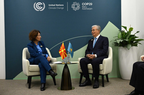 Qasym-Jomart Toqaev Soltústik Makedonııa Prezıdentimen kezdesti