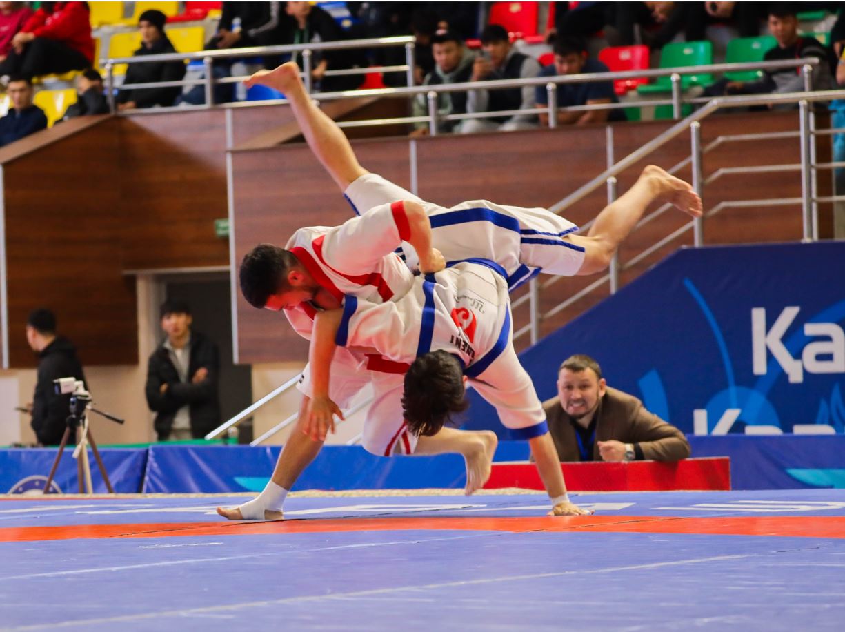 Qazaq kúresinen el chempıonaty máresine jetti