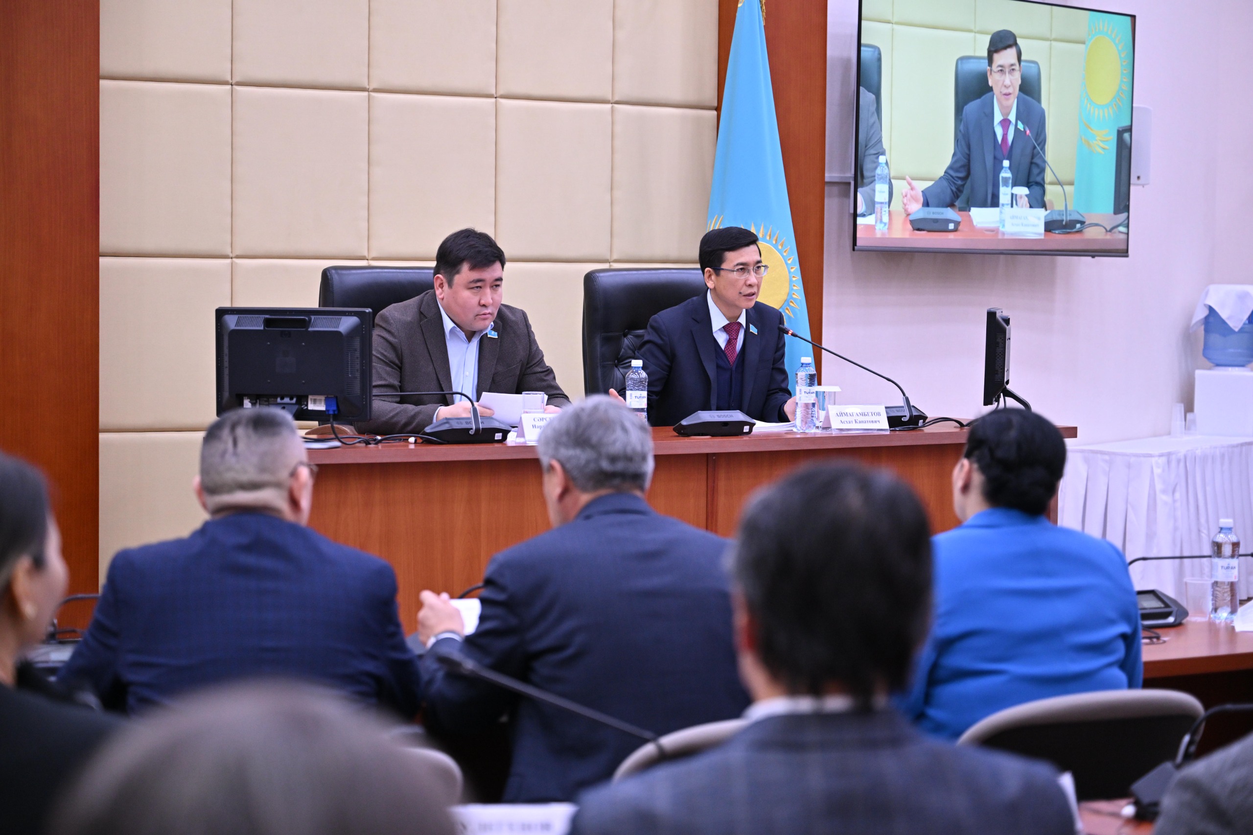 Májiliste kreatıvti ındýstrııany damytý máseleleri talqylandy