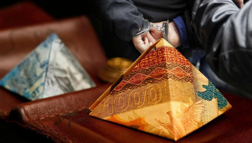 Qyzylordada qarjy pıramıdasynyń jetekshisi 5 jylǵa sottaldy