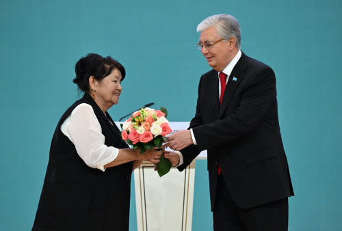 Prezıdent  sala eńbekkerlerine memlekettik nagradalar tabystady