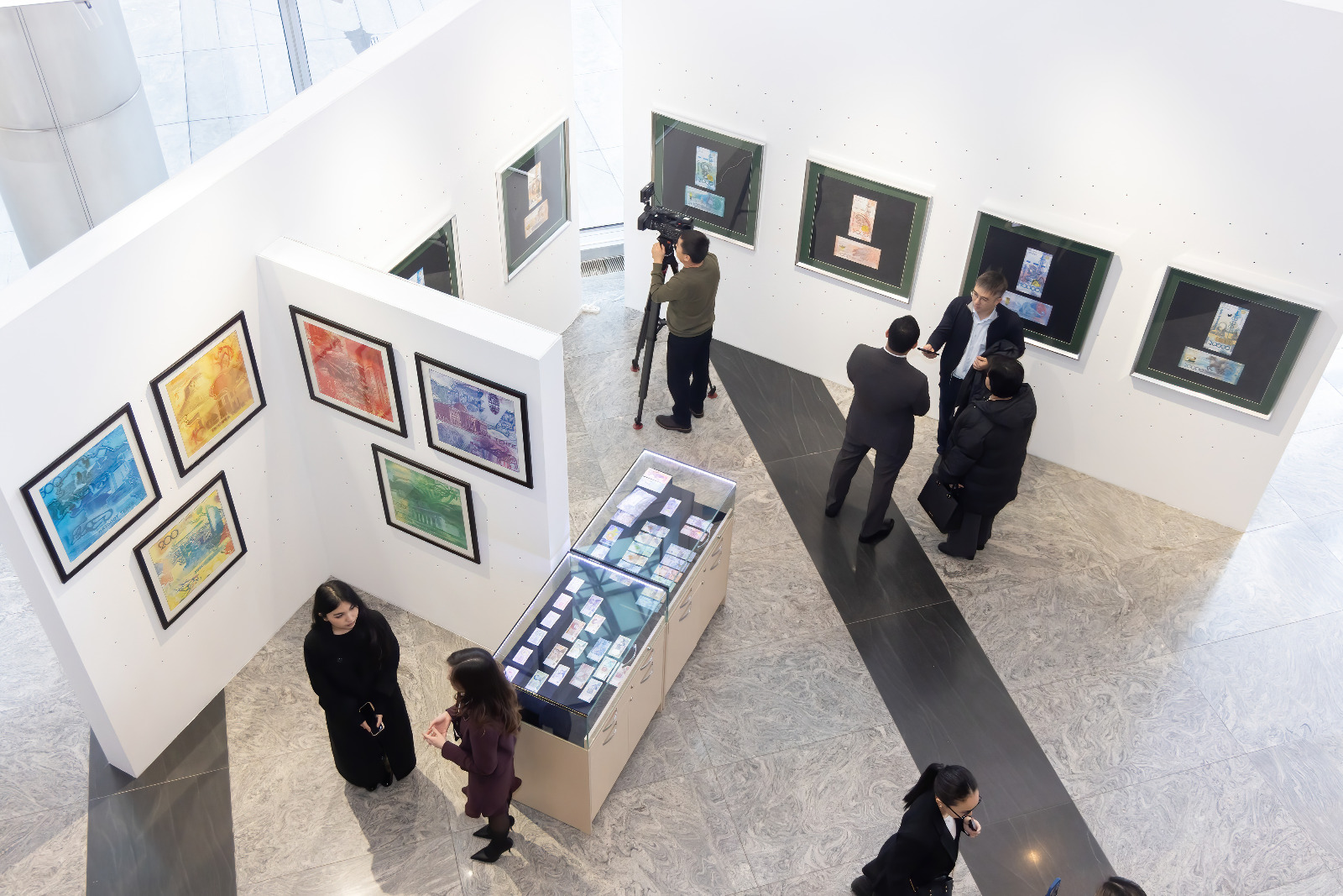 Teńge tarıhynan syr shertetin kórme