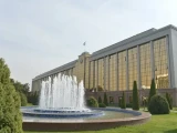 О́zbekstan úkimeti otstavkaǵa ketti