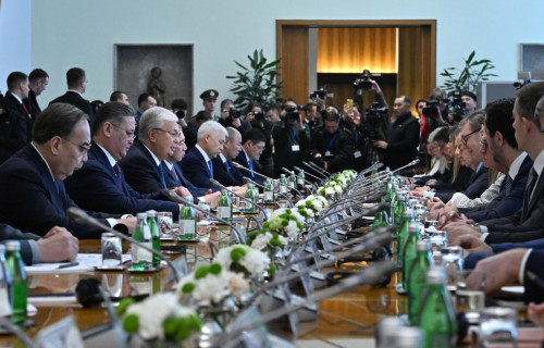 Memleket basshysy Serbııa Prezıdentimen kelissóz júrgizdi