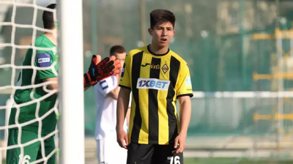 Qazaqstan fýtbolshysy áıgili klýbqa aýysýy múmkin