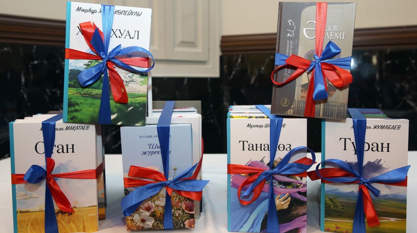 155 kitap jaryq kórdi