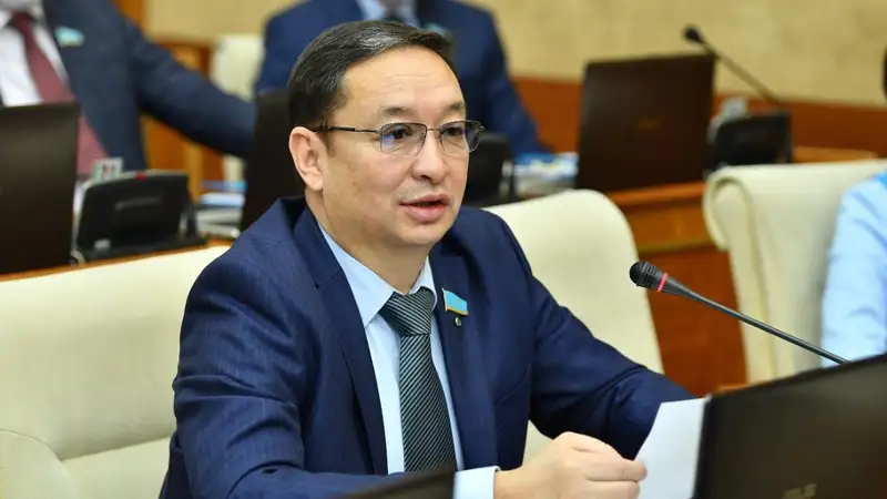 Májilismen barlyq ruqsat blankilerin dereý elektrondy formatqa kóshirýdi usyndy