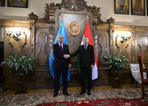 Qasym-Jomart Toqaev Laslo Kıovermen kezdesti