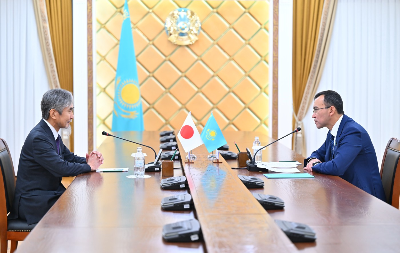 Senat tóraǵasy Japonııa elshisimen kezdesti