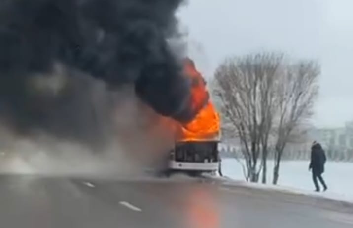 Astanada avtobýs órtendi: zardap shekkender bar ma