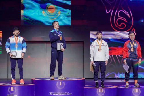 Qazaqstan armııasynyń balýany kúresten álem chempıony atanady