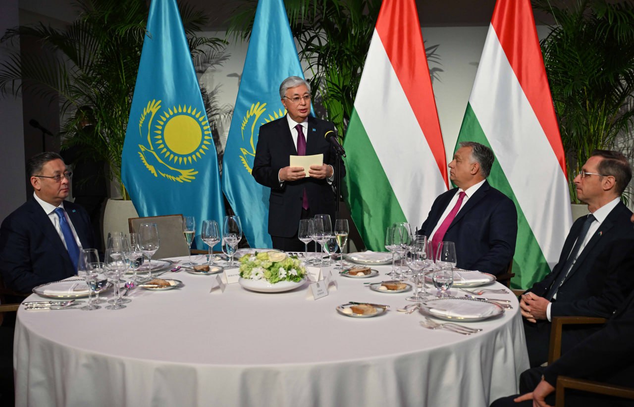 Qazaqstan Prezıdenti Majarstan Premer-mınıstriniń saltanatty qabyldaýyna qatysty