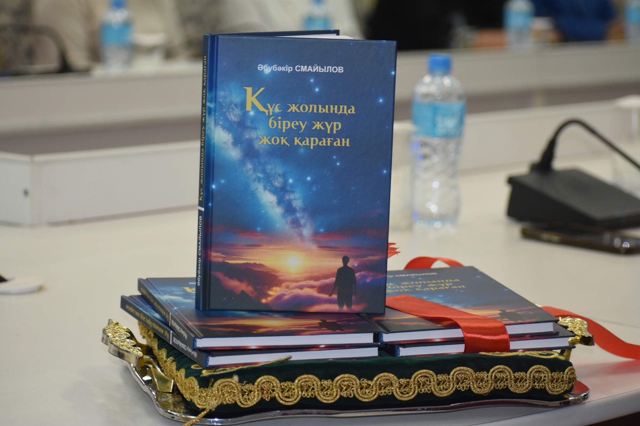 Aqynnyń aıryqsha álemi