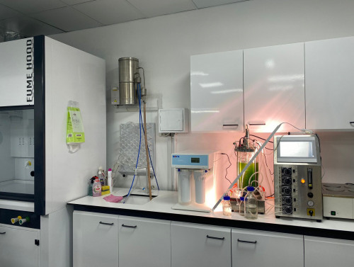 QazUÝ-da qoldanbaly mıkrobıologııa zerthanasy ashyldy