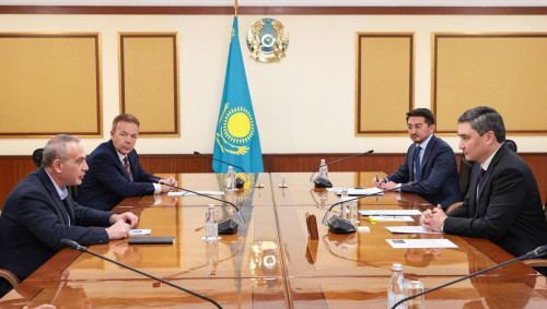 Oljas Bektenov Arkadıı Dobkınmen IT salasynyń damýyn talqylady