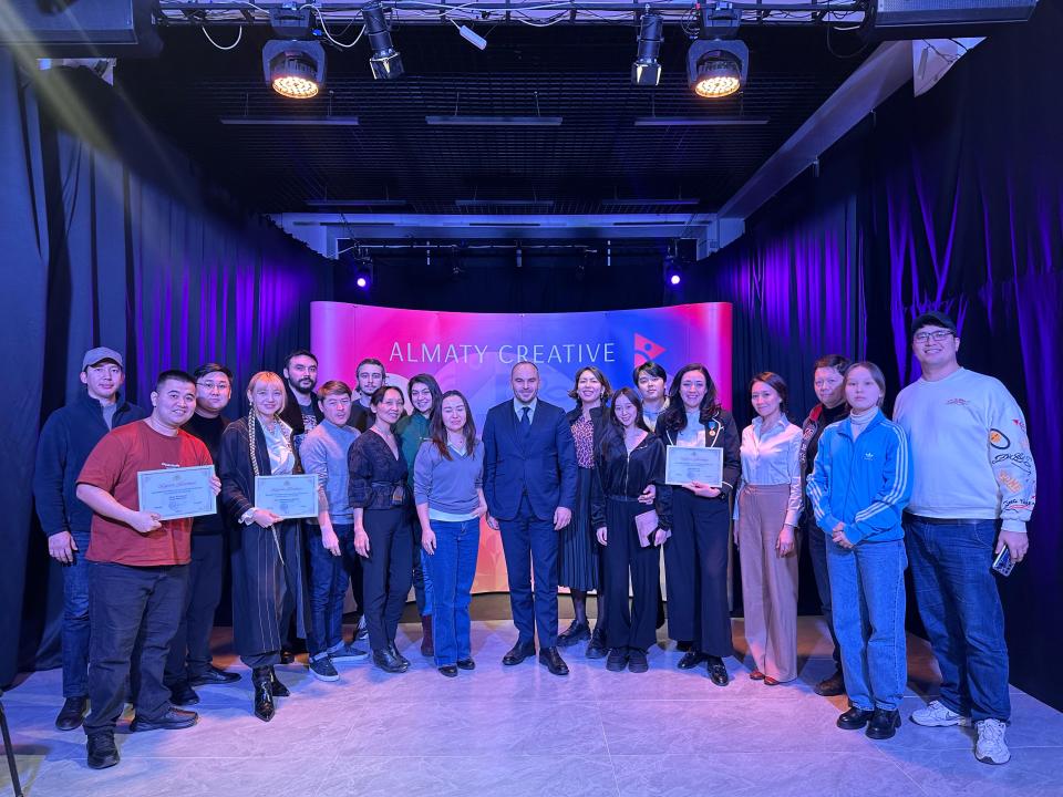 Almatyda kreatıvti ındýstrııa ókilderimen kezdesý ótti