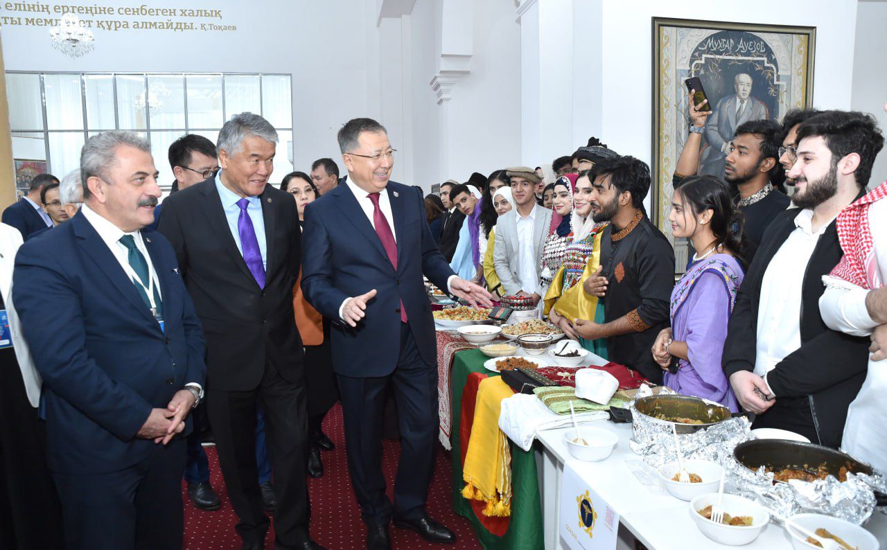 Túrki jastarynyń basqosýy: bolashaqta baýyrlastyq nyǵaıa túsetinin kórsetti