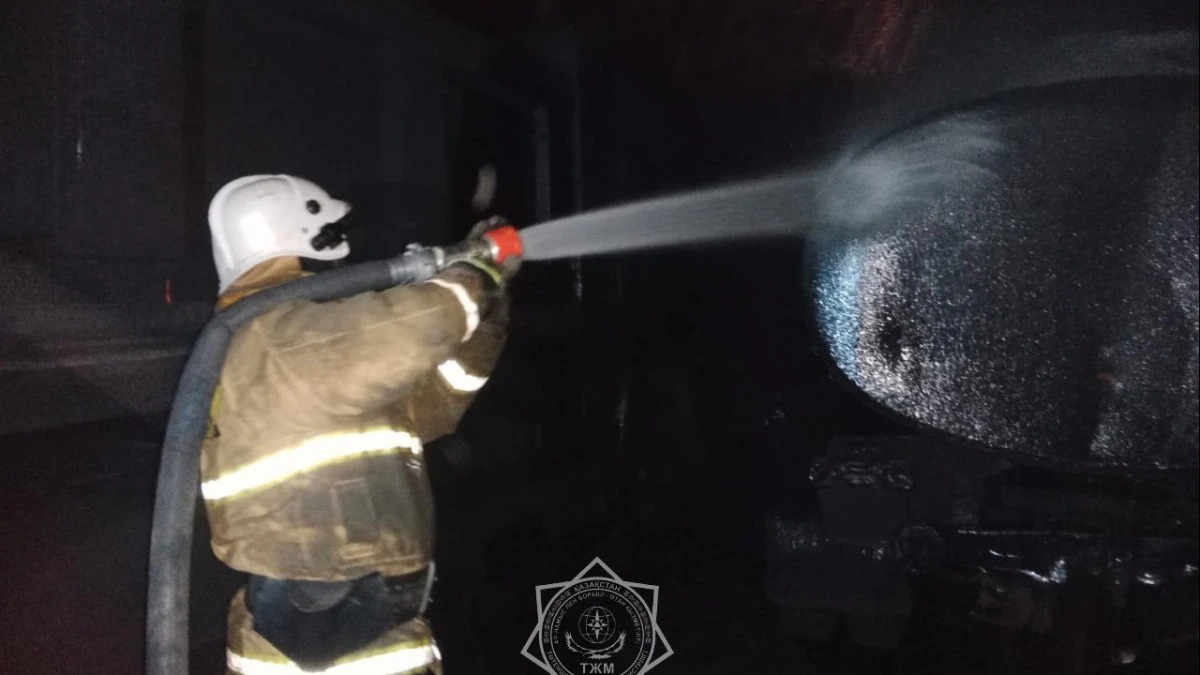 TJM qutqarýshylary 5 avtokólikti órtten qorǵap qaldy