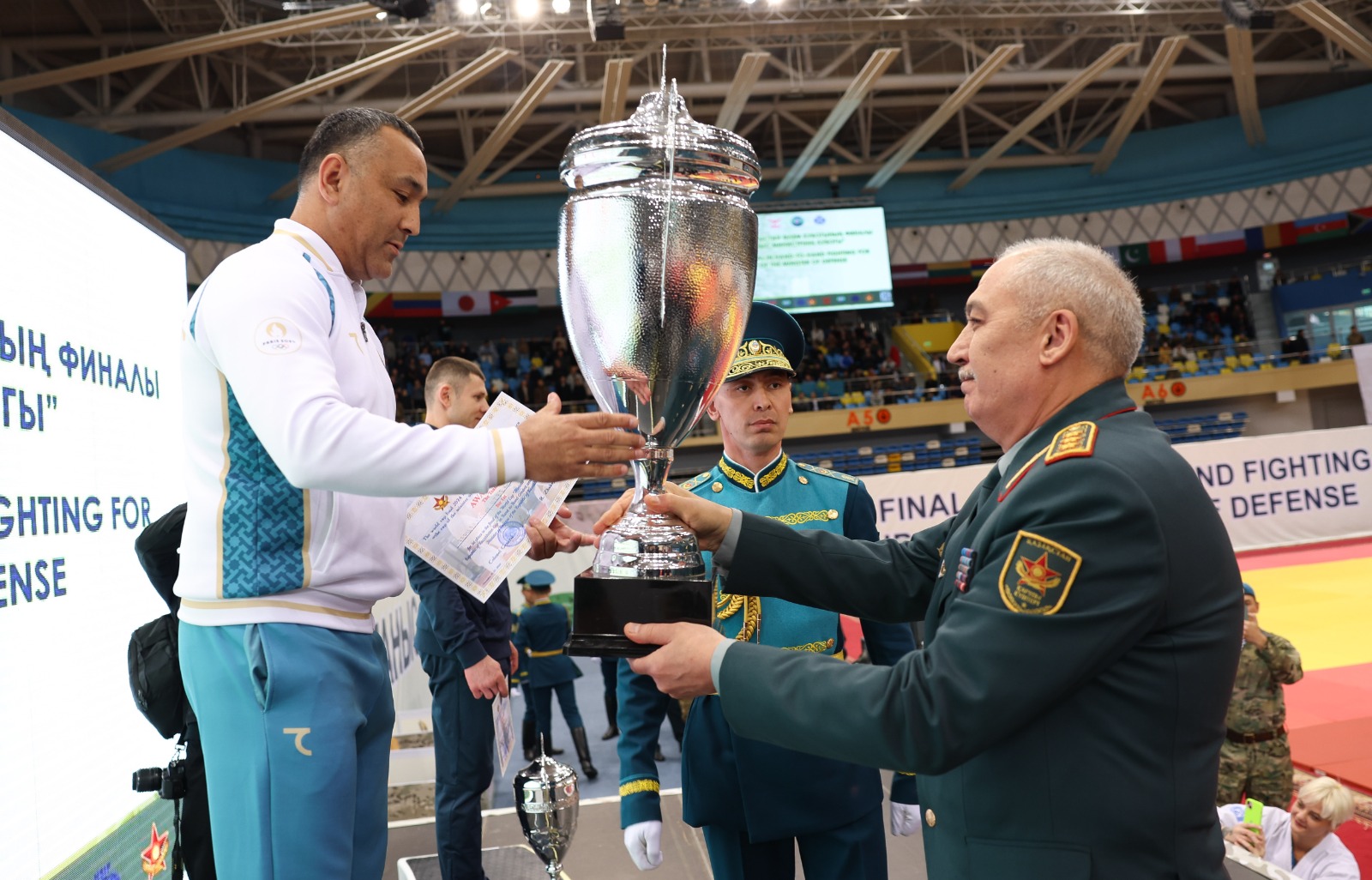 Kósh basynda – О́zbekstan komandasy