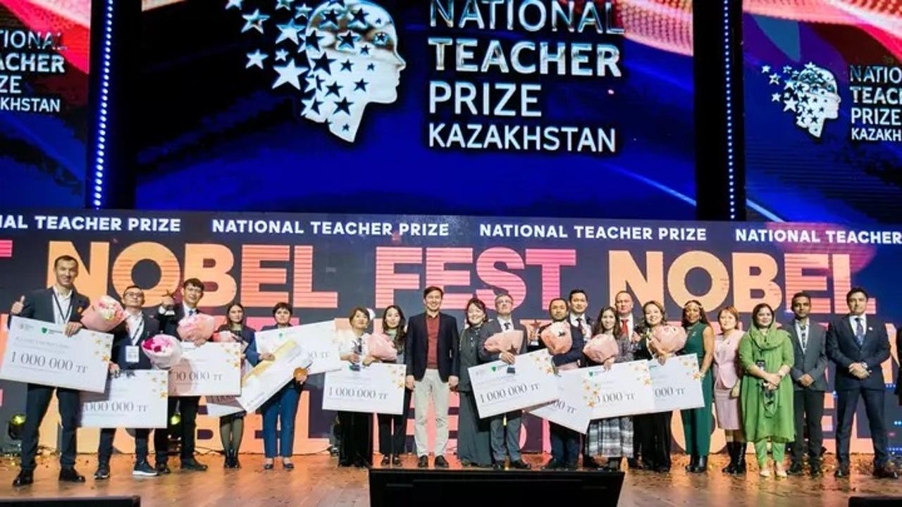 Úzdik 10 ustaz ulttyq syılyq ıegeri atandy