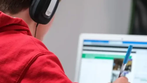 Astanada stýdentter eki kúnge qashyqtyqtan oqytýǵa kóshiriledi