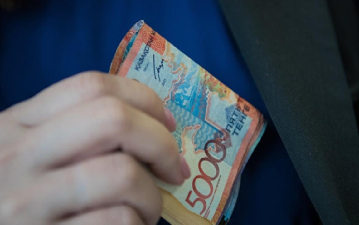 Qyzylordada para alǵan polısııa qyzmetkeri ustaldy