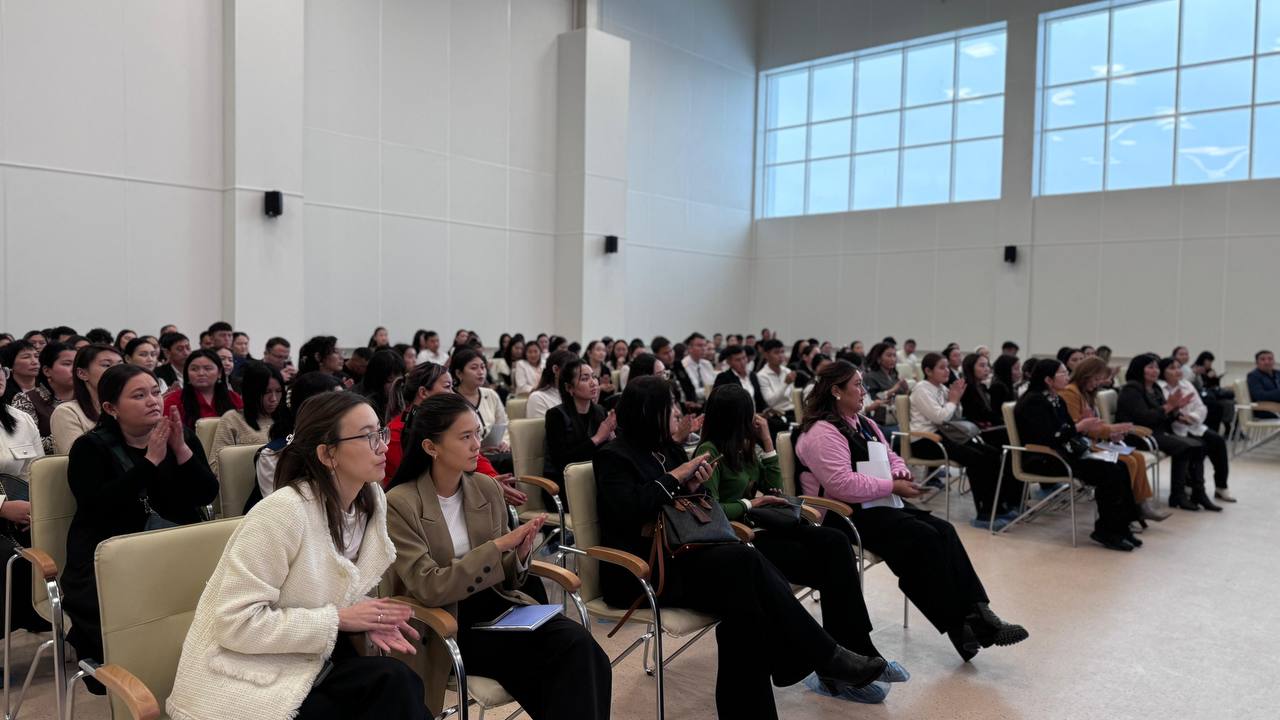 Jas muǵalimder jıyny