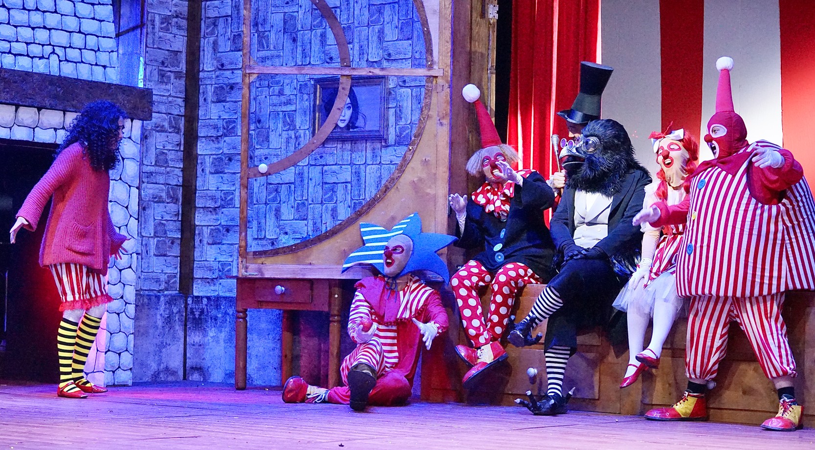 Tuńǵysh spektakl-shoý