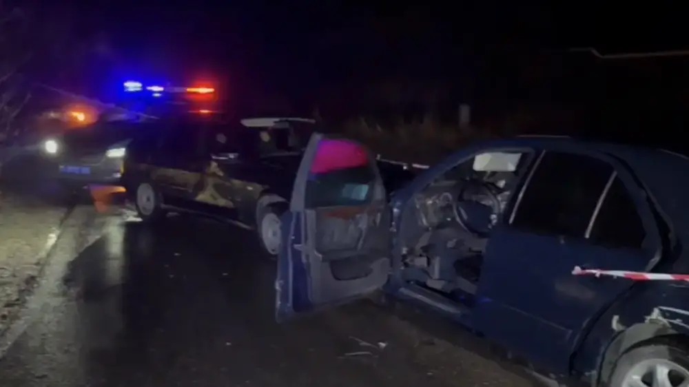 Almaty oblysynda úsh kólik soqtyǵysyp, bir adam qaza tapty